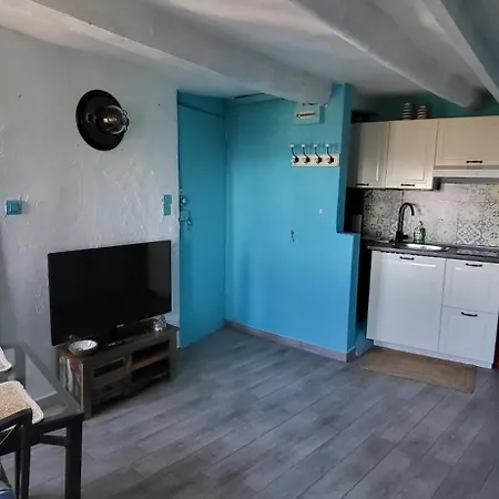 Panoramic Seaview & Sunset In Old Town Мантон