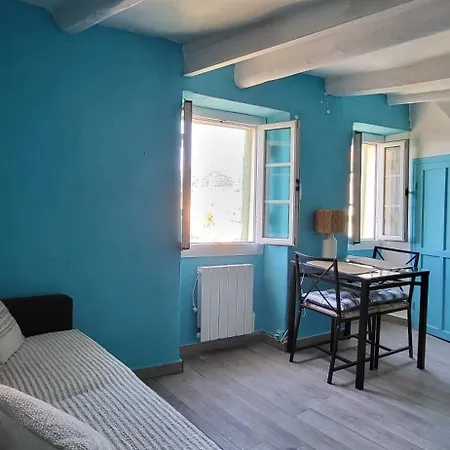 Panoramic Seaview & Sunset In Old Town Мантон